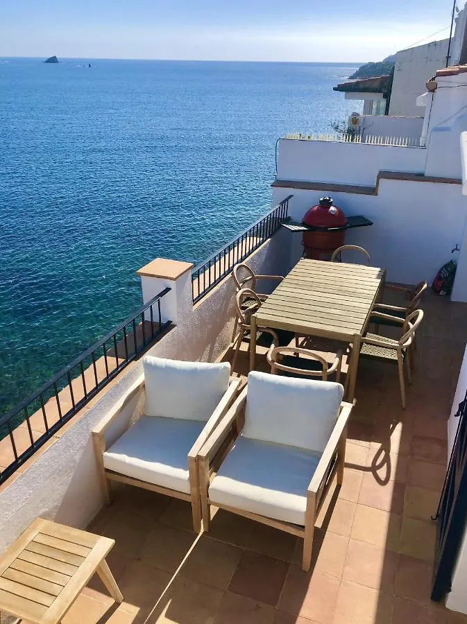 شقة Beachfront Penthouse With Sea Views In كاذاكيس