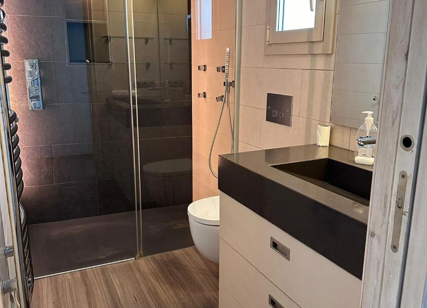 شقة Beachfront Penthouse With Sea Views In كاذاكيس