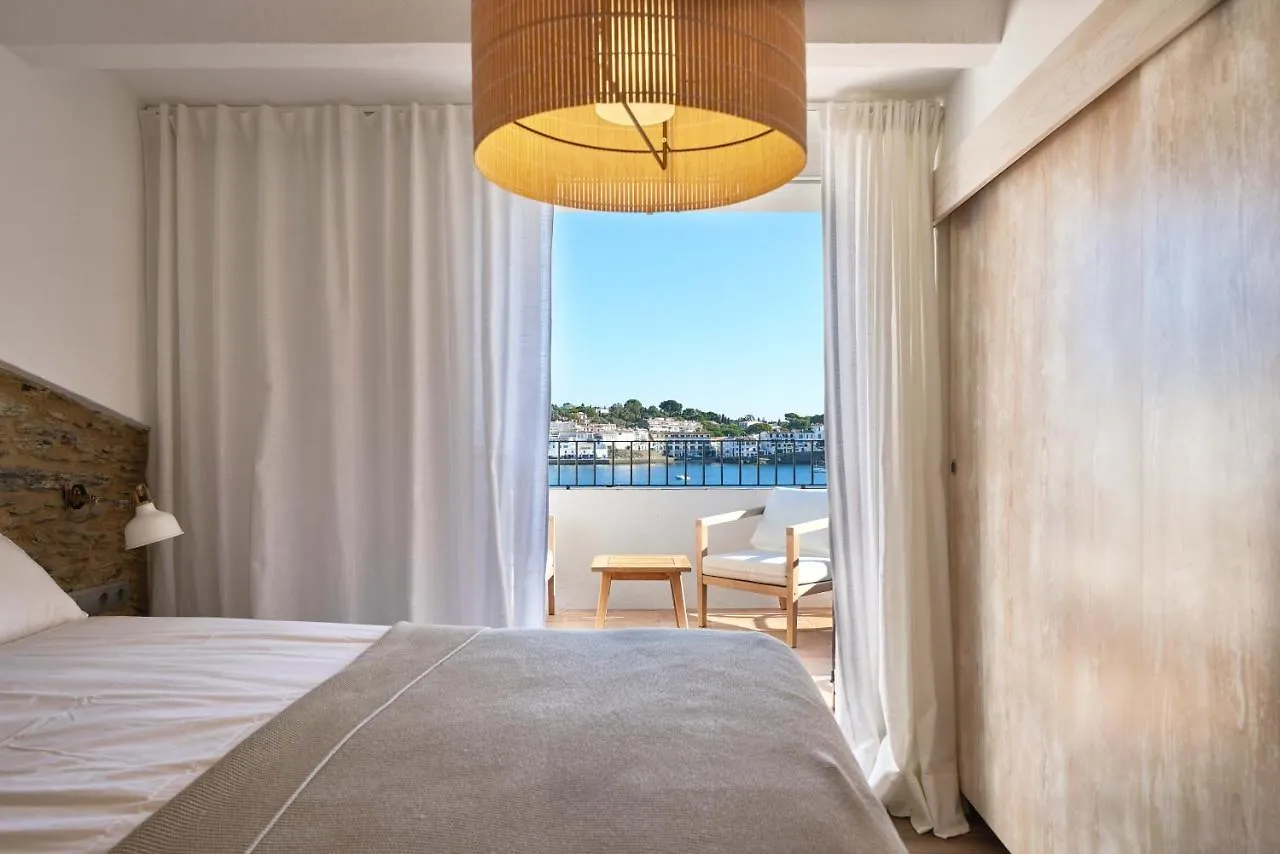 Beachfront Penthouse With Sea Views In Cadaques Apartment